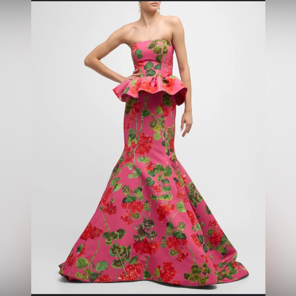 Oscar de la Renta
Strapless Geranium-Print Faille Peplum Trumpet Gown